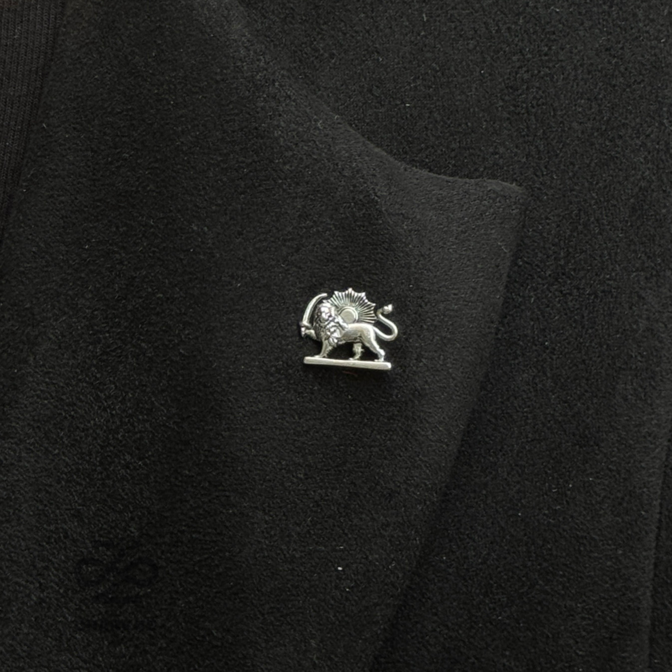 پیرسینگ شیر و خورشید